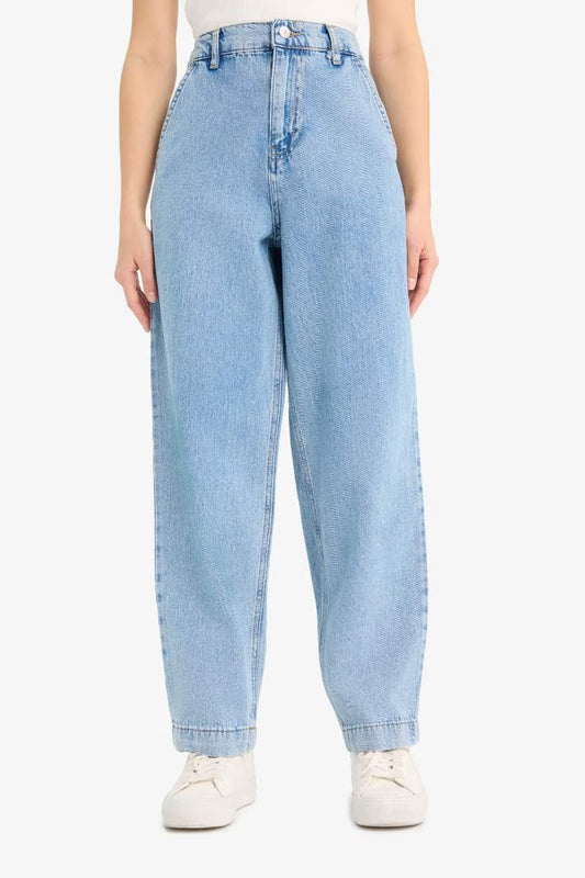 Carrot Fit Elastic Waist Ankle Length Washed Jeans - -