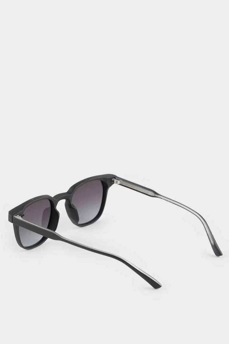 Man Round Sunglasses - -