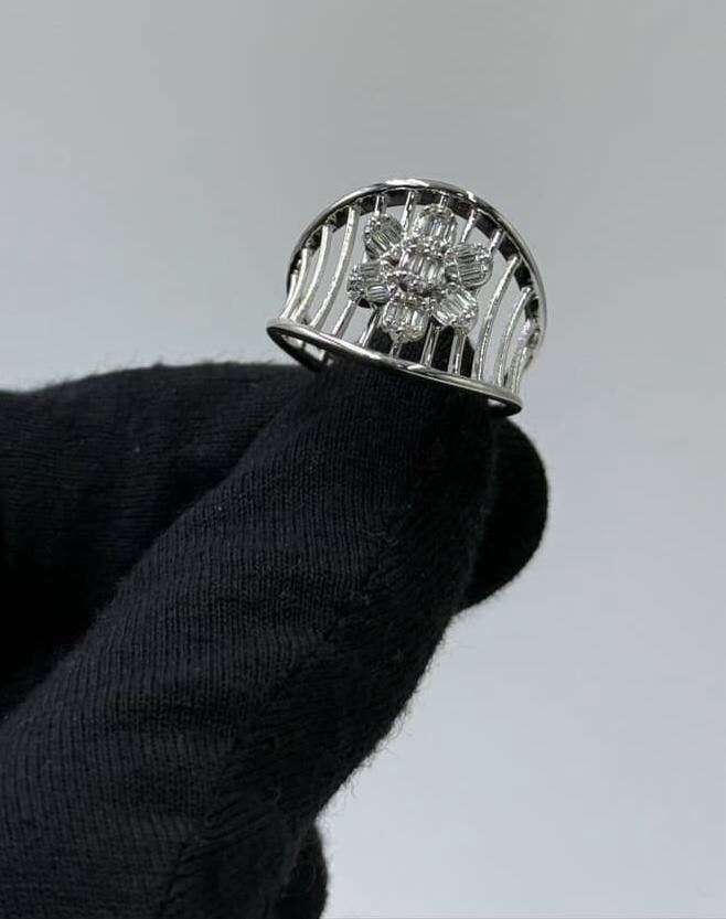 Ring - - 18