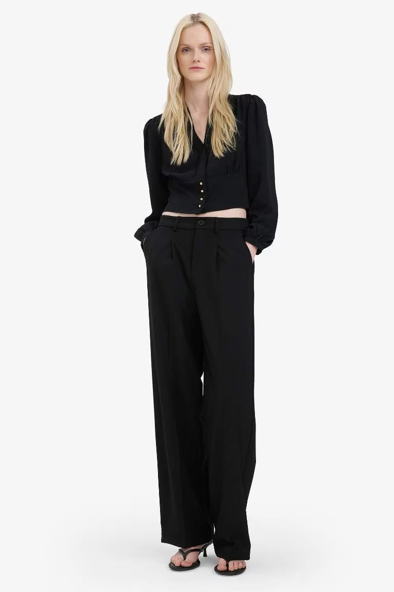 Slim Fit V-Neck Long Sleeve Blouse - -