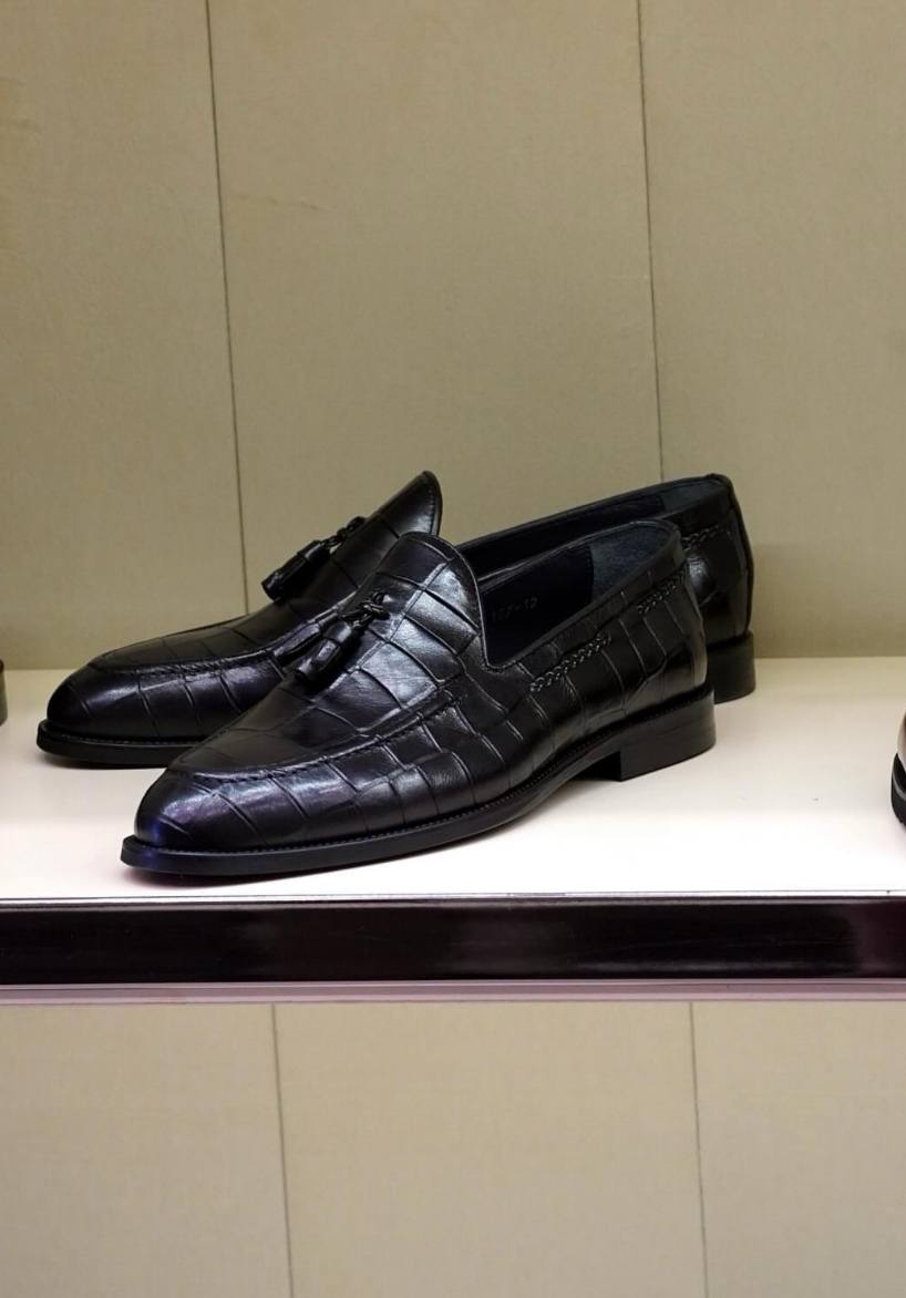Leather footwear - -