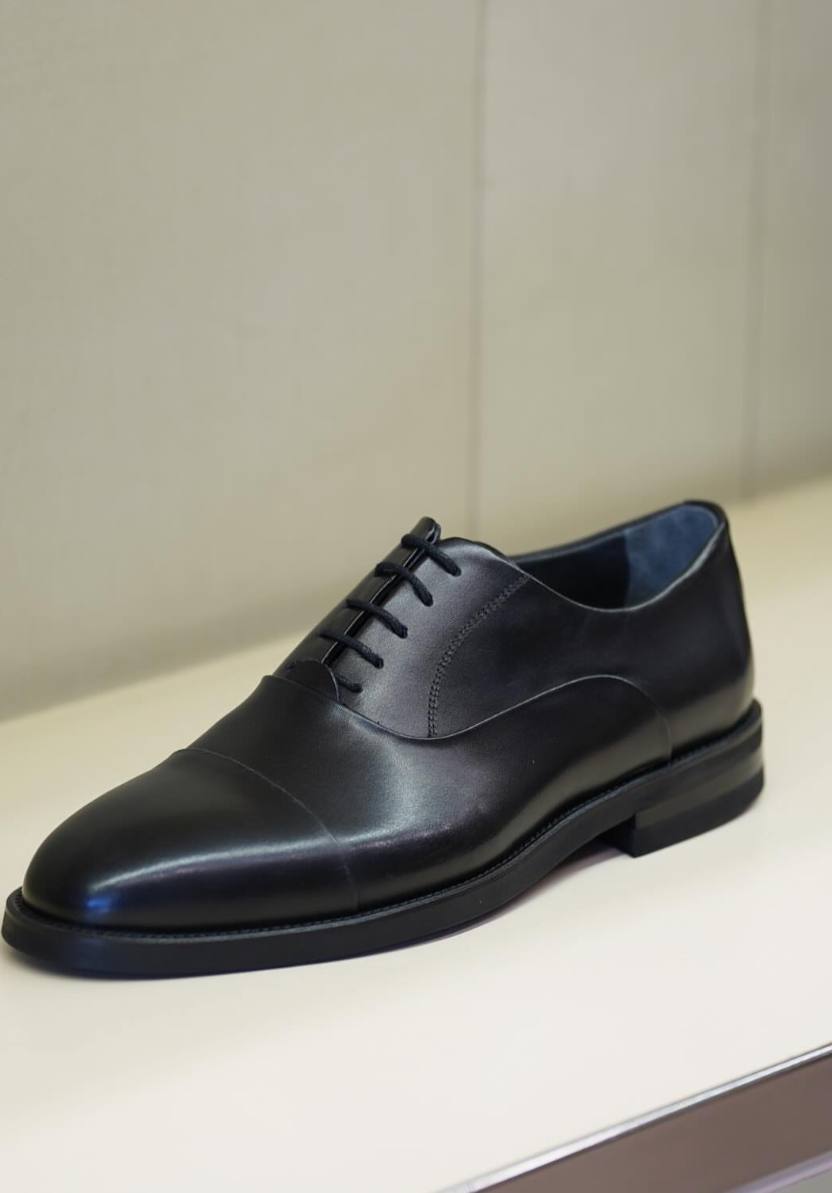 Leather footwear - -