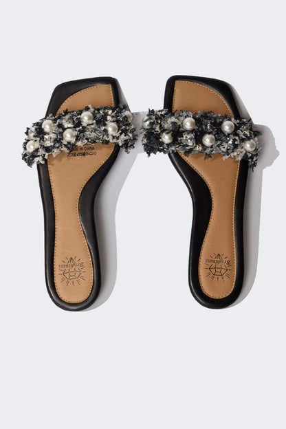 Woman Pearl Single Band Flat Sole Slippers - - Black