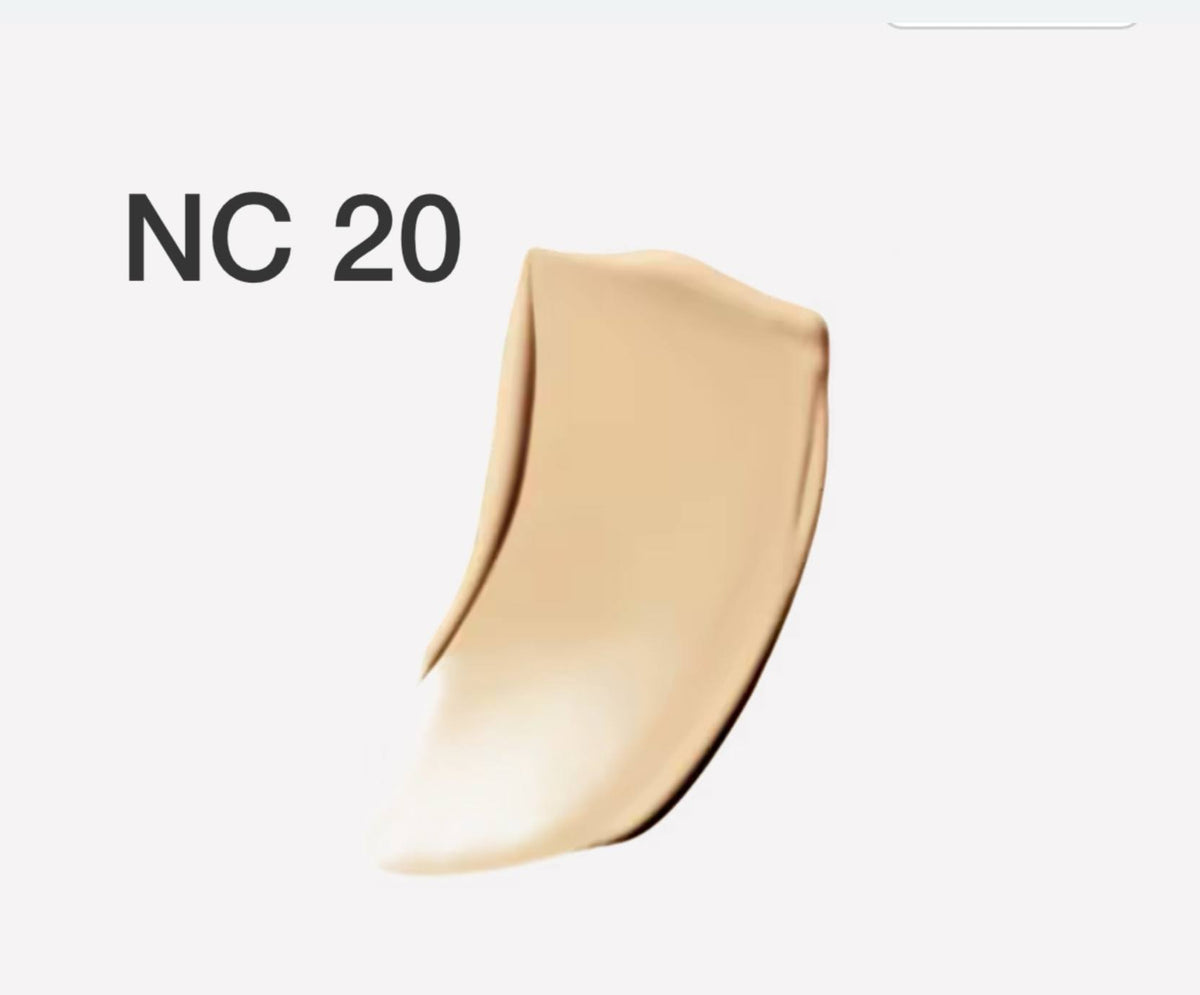 MAC Studio Fix Fluid Foundation SPF 15 - - NC20