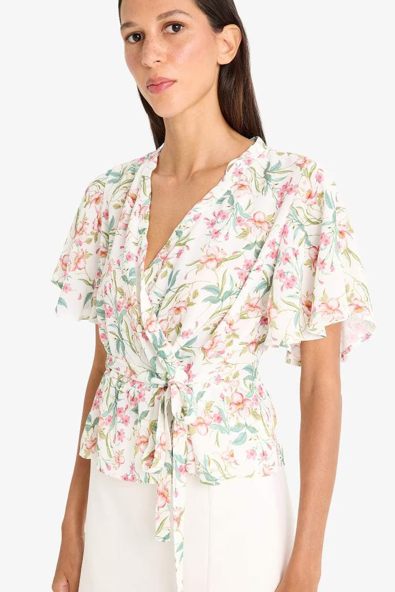 Slim Fit V-Neck Floral Short Sleeve Blouse - -