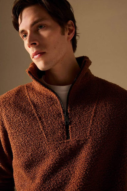 Regular Fit Long Sleeve Sweatshirt - -