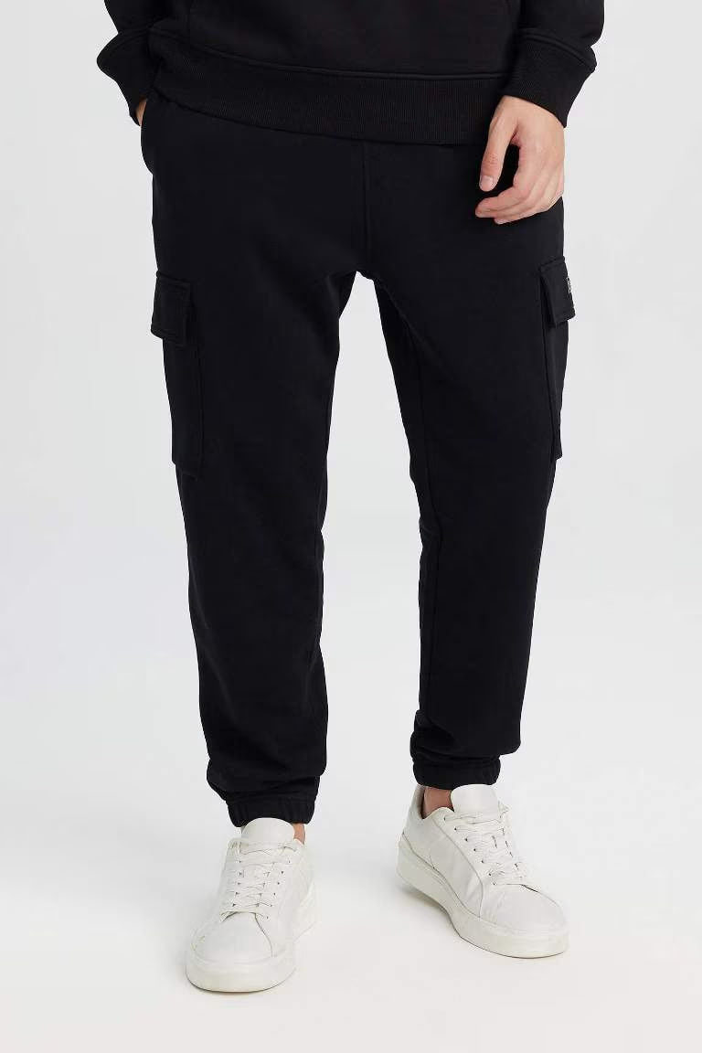 Regular Fit With Cargo Pocket Trousers - - Black