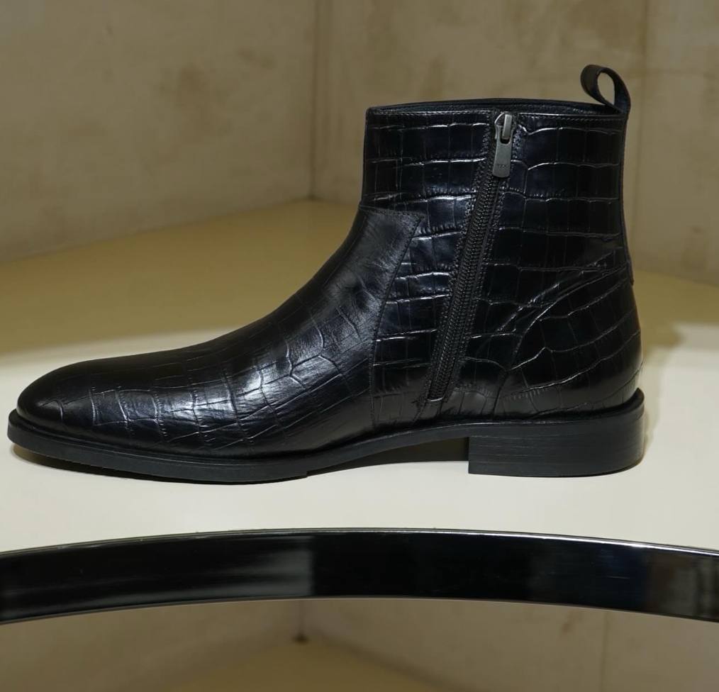 Leather footwear - -