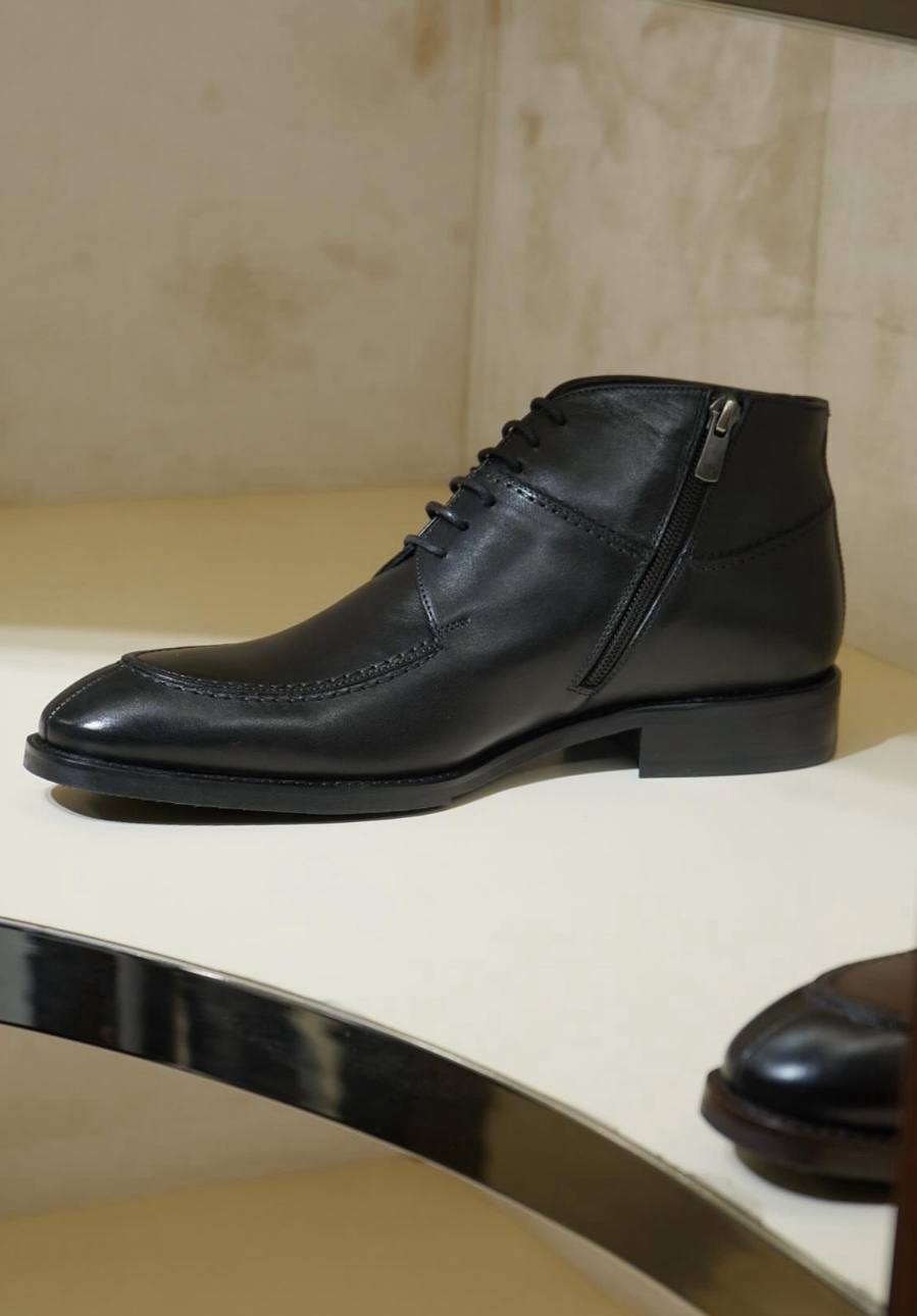 Leather footwear - -